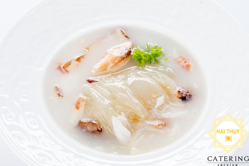 Soup vi cá hồi thịt cua