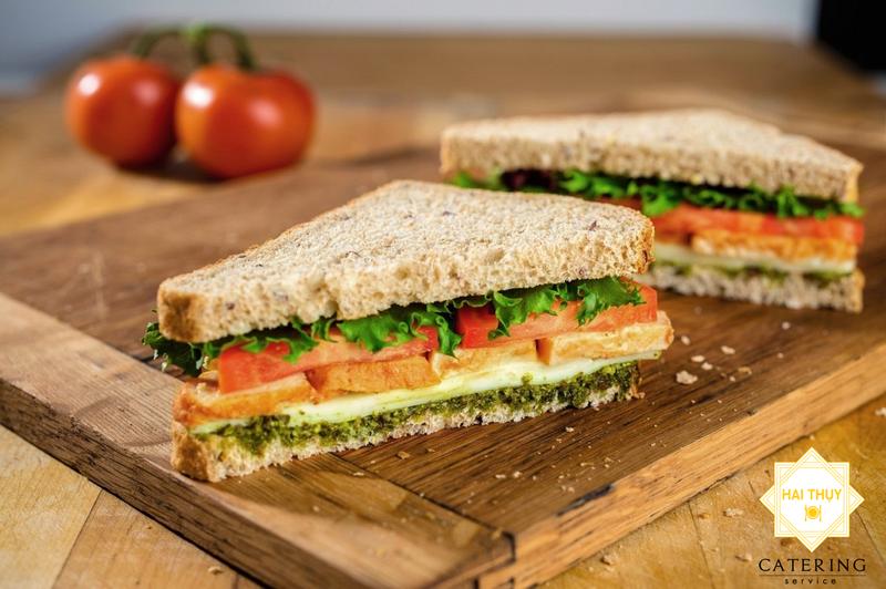 Hải sản lăn bánh mỳ sandwich