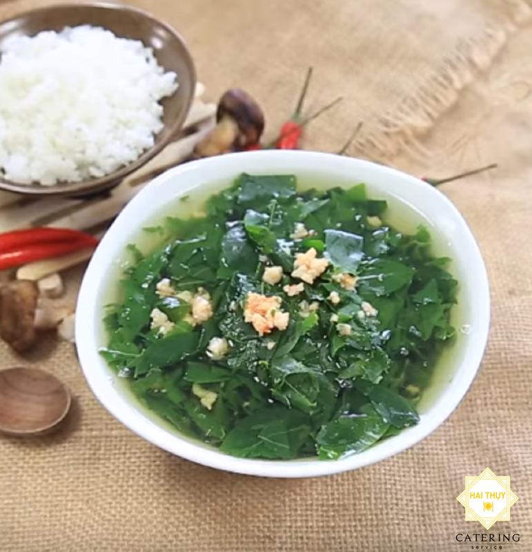 Canh rau ngót hải sản