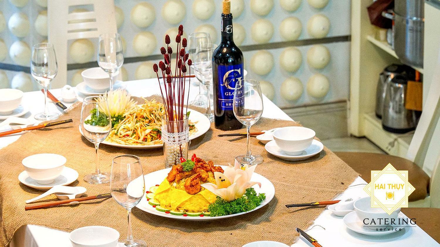 Bên cạnh sự ấm cúng, buổi tiệc còn toát lên sự sang trọng