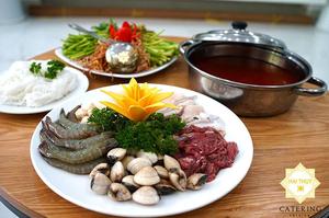 Dĩa nguyên liệu hải sản tươi ngon phục vụ cho món lẩu