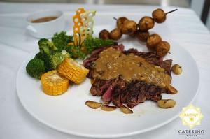Bò Rebiya Úc nướng sốt nấm - Thực đơn tiệc tại nhà hấp dẫn