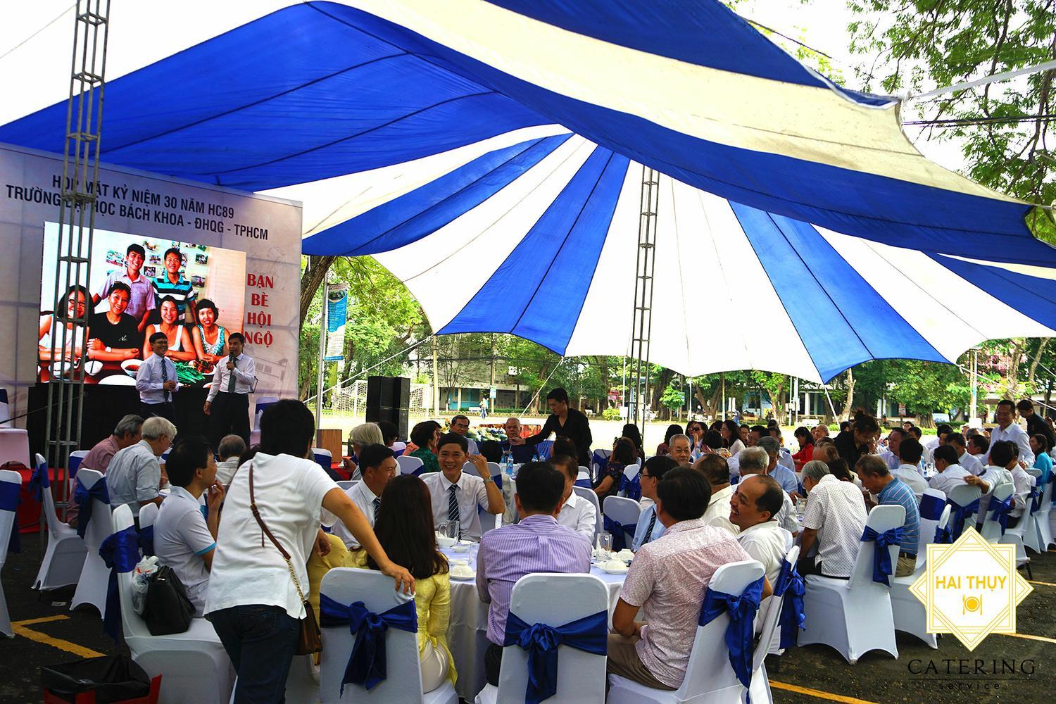 Không gian của buổi tiệc luôn chan chứa vẻ đẹp nổi bật