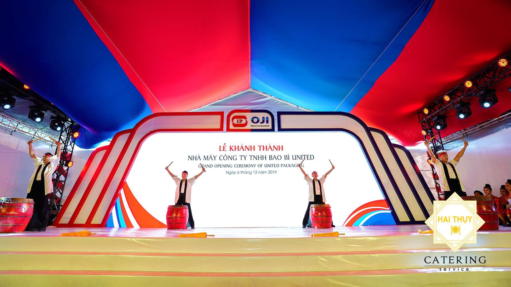 Các tiết mục văn nghệ mang đậm màu sắc truyền thống