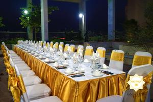 Những chiếc bàn tiệc toát lên phong cách set up chuyên nghiệp của Hai Thụy Catering
