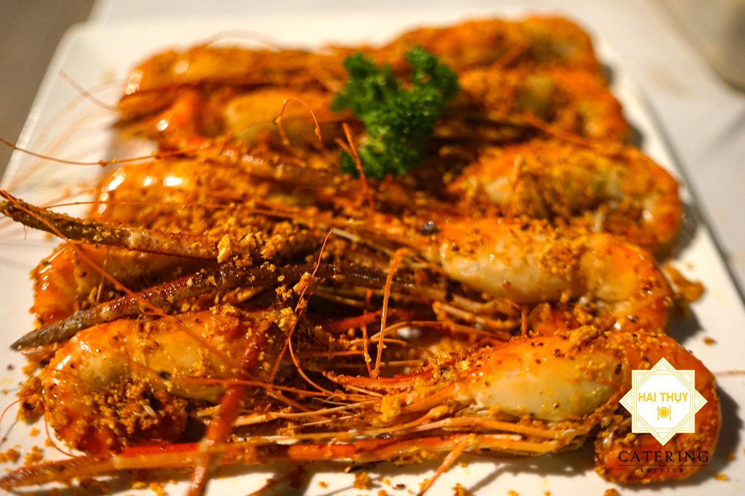 3. Tôm càng xốc muối Hồng Kông hấp dẫn