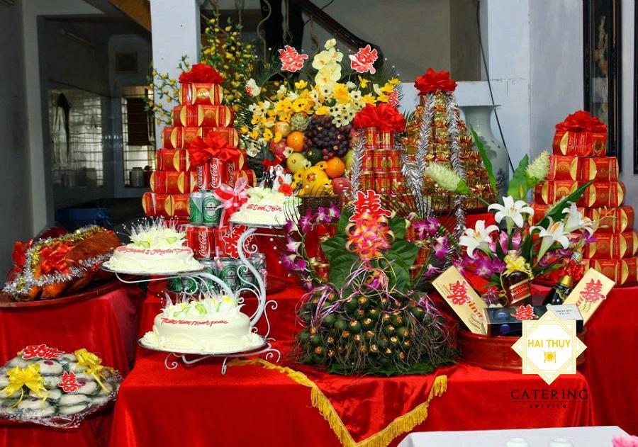 Nghi lễ gia tiên là phần không thể thiếu trong một đám cưới truyền thống. Hãy xem qua những hình ảnh của nghi lễ này để hiểu được tầm quan trọng và ý nghĩa đặc biệt mà nó mang lại cho văn hóa Việt Nam.