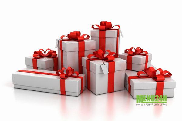 Phần khen thưởng đối với những thành viên có hoạt động và thành tích xuất sắc trong quý, trong năm