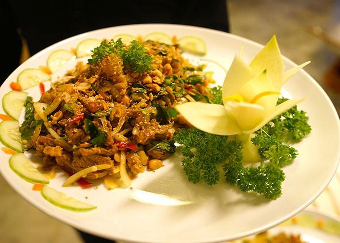 Bàn tiệc ẵm trọn sự hoàn hảo với những món ăn hấp dẫn