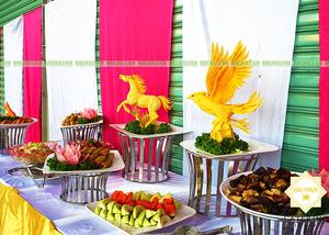 Các món ngon đúng vị trên bàn tiệc buffet