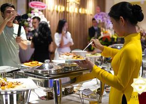 Buổi tiệc khai trương với hình thức buffet