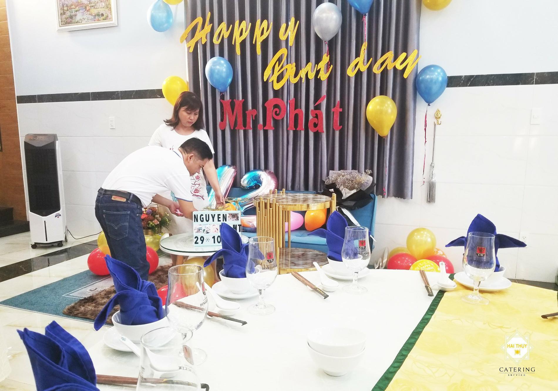 Cha mẹ Nguyên Phát cũng sốt sáng chuẩn bị tiệc sinh nhật cho con trai