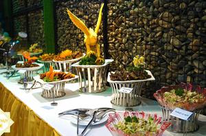 Tiệc buffet tân gia biệt thự sân vườn anh Đăng