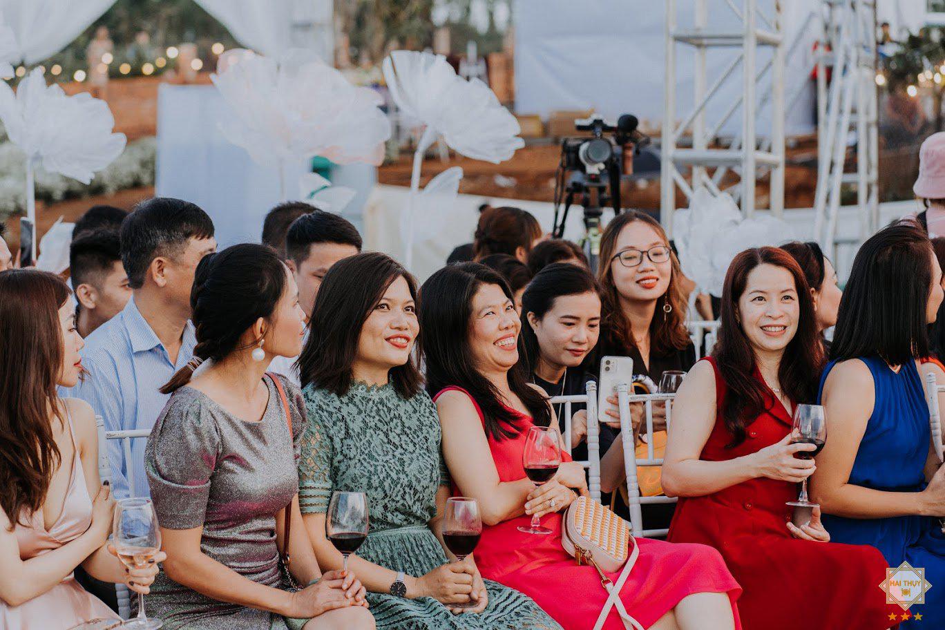 Đặt tiệc báo hỷ Menu24h