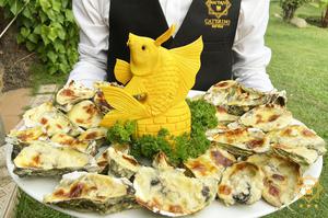Bật mí bạn quy trình tổ chức tiệc tân gia 
