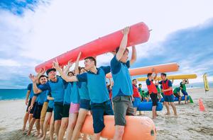 Tiệc tân niên phối hợp team building 