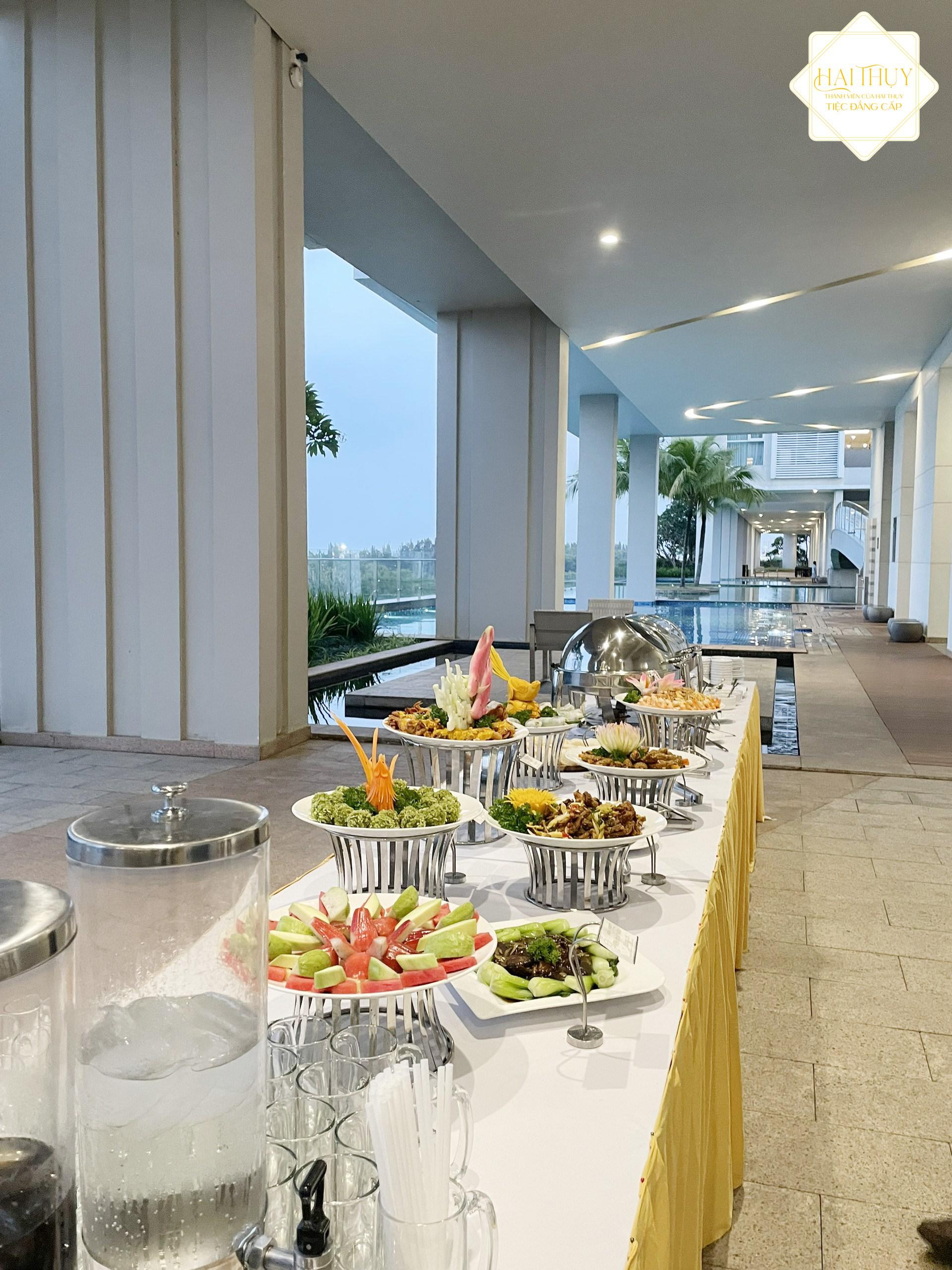 Vạn Niềm vui cùng tiệc Buffet Trường Đại Học Kinh Tế Cơ Sở 2 Tp. Hồ Chí Minh - Menu24h 