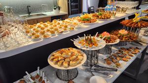 Thưởng thức Hương Vị Sang Trọng: Finger Food Tại Showroom Audi